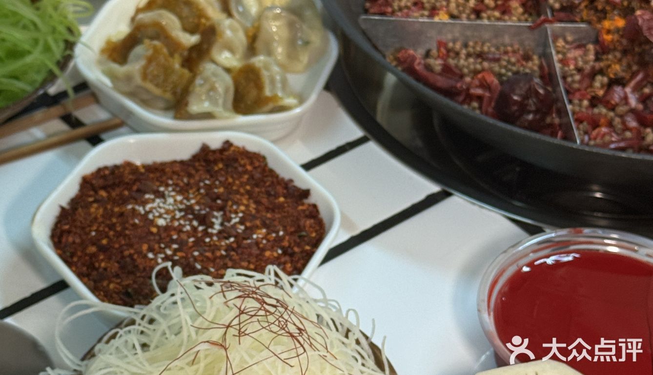 🥣一锅热汤，几份小菜，九街总财，简单满足！