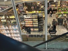 -乐蓬马歇百货公司(Rive Gauche)