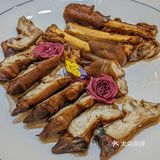 聚餐来这｜烤全羊给我香迷糊了外酥里嫩