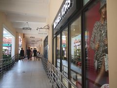 -王府井奥莱临潼小镇(临潼店)