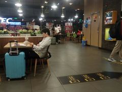 大堂-麦当劳(郑州东高铁站店)