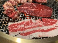 -铭牛烧肉·和牛海鲜自助(高新月牙湖店)
