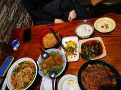 -爆炸头阿姨小四川正宗川味小吃(无任何分店)