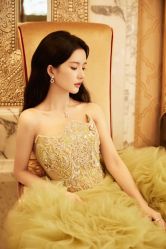 -衣贝姿婚纱礼服馆