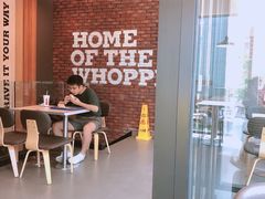 等位区-汉堡王(北京三里屯购物中心)