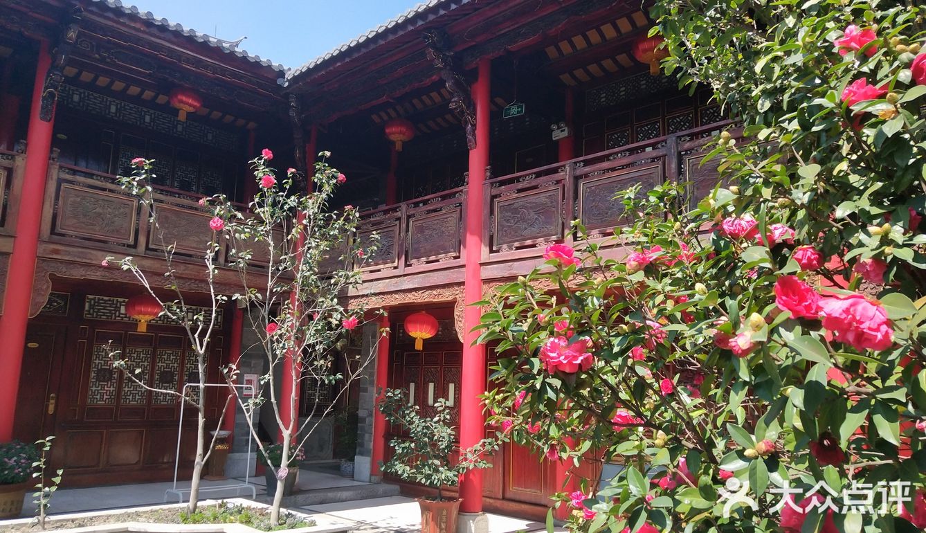 酒店地理位置方便,出门就是洋人街