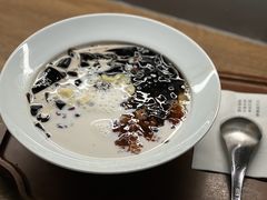 娟姗奶大满贯-RUXU入续鸳鸯糖水铺(万菱汇店)