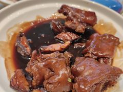 黑毛猪猪肘手闷鲍鱼-美林阁