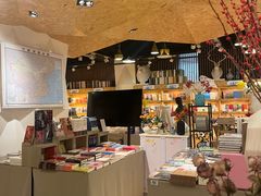 -新华里咖啡书吧(新华书店小寨店)