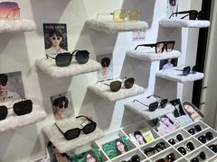 -MiRi眼镜·蔡司·星趣控·尼康控优点视觉合作店(南京东路店)