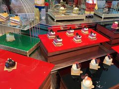 面包甜点陈列柜-济南香格里拉·咖啡泉自助餐厅