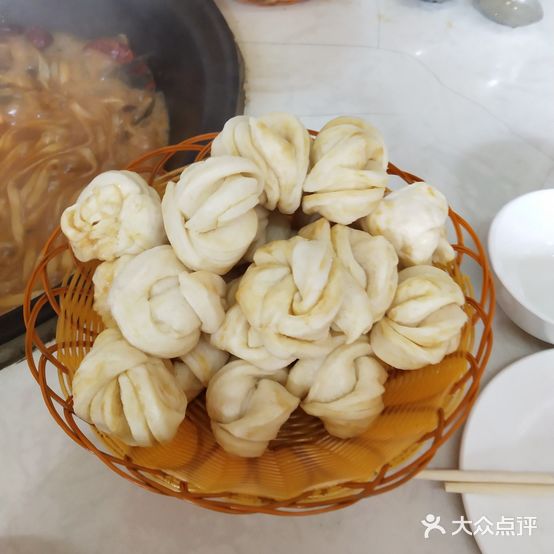 百姓锅台转 铁锅炖鱼