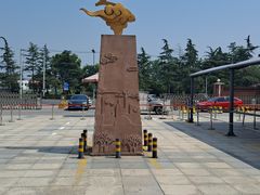 -房地产交易中心-停车场