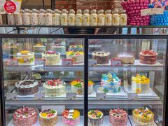 面包甜点陈列柜-皇冠幸福里动物奶油生日蛋糕(万达店)