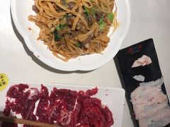 招牌湿炒牛河-潮泰牛肉火锅 · 创于1992年(车公庙店)