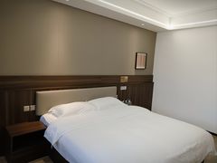 -元一商务电竞酒店(世纪城新会展中心地铁站店)