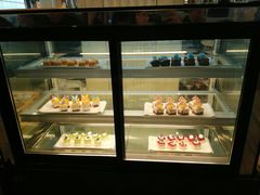 面包甜点陈列柜-湛山花园酒店-自助餐厅