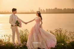 -雪中彩影婚纱摄影·微光艺术中心