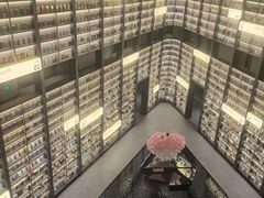 -上海虹桥中心爱琴海亚朵S酒店
