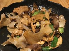 杏鲍菇竹耳爽肉片-十三式重庆江湖菜(金茂览秀城店)