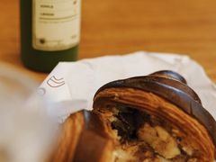 巧克力香蕉羊角包-OUR Bakery(三里屯太古里店)