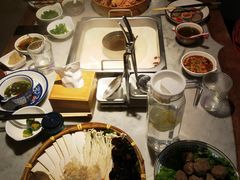 -尚尚仙·酸汤猪手·猪肚鸡火锅(华联万柳购物中心店)