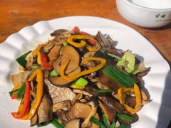 腊肉炒牛肝菌-翕庐小苑