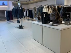 -URBAN REVIVO(七宝领展广场店)