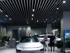 -小鹏汽车体验中心(苏州龙湖狮山天街店)