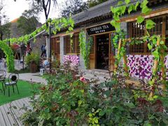 -百里峡七彩艺术小镇