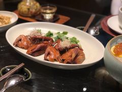 妙龄脆皮乳鸽-湖滨28中餐厅·西湖宴·杭州君悦酒店