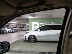 -虹桥火车站-停车场