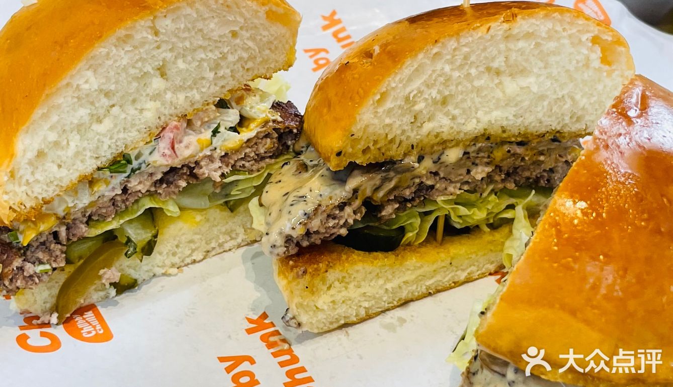 无意间经过一家汉堡店🍔味道不错，环境也可以