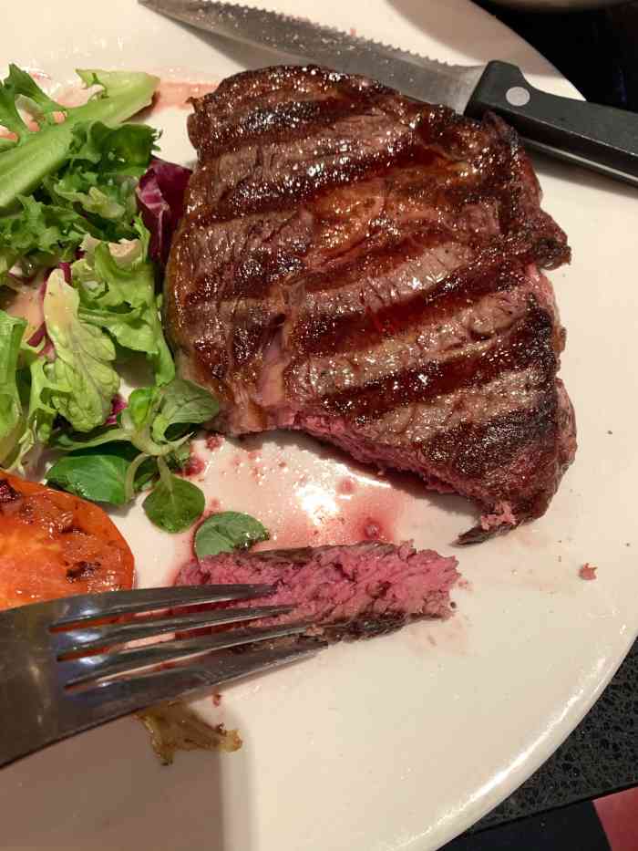 angus steak house-"看了评论说这家牛排不错,晚餐特意来吃.不.