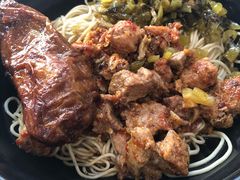 葱油拌面辣肉咸菜豆腐衣包肉-老地方面馆(思南路店)