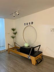 -闺蜜瑜伽·普拉提女性塑形馆