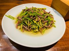 芹菜炒牛肉丝-不相离盐帮菜(郎园店)