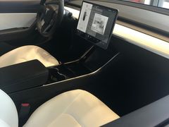 -TESLA 特斯拉(上海太古汇体验店)