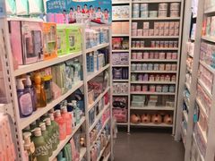 -名创优品(北京新中关购物中心地铁层店)