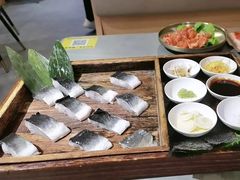 -围炉肉舍•炭烤活鳗•丹东海鲜烤肉(步行街店)