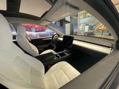 -TESLA 特斯拉(上海太古汇体验店)