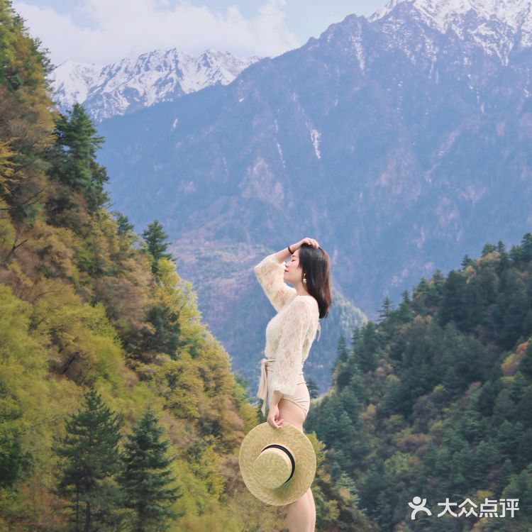 成都周边旅游攻略|2.5h车程去蓝天雪山下泡无边温泉♨️~