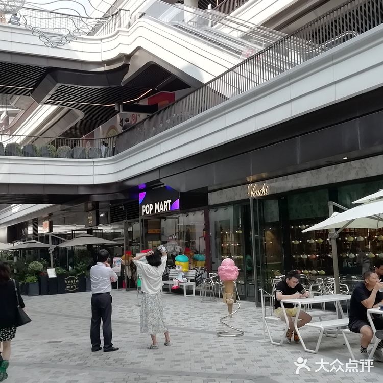 前滩太古里LV独占鳌头