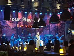 -FOUR PLAY BAR