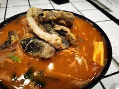 招牌炸酱酸辣米线-肥汁米蘭香港米线(长宁来福士店)