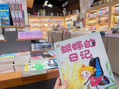 -新华里咖啡书吧(新华书店小寨店)