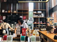 -ROAST coffee & eatery
