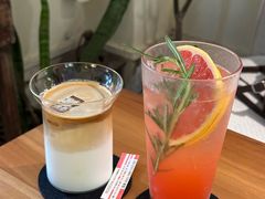 -彳亍咖啡·这里(水湾路店)