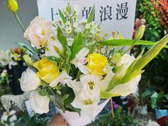 -何兮花店·气球派对鲜花店(马桥银春路万科城店)