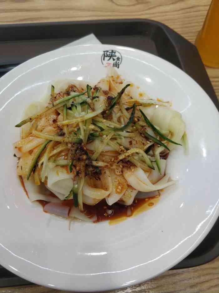 陕食尚凉皮-"挺久前去的了,当时和我妈逛街,俩人走着走.